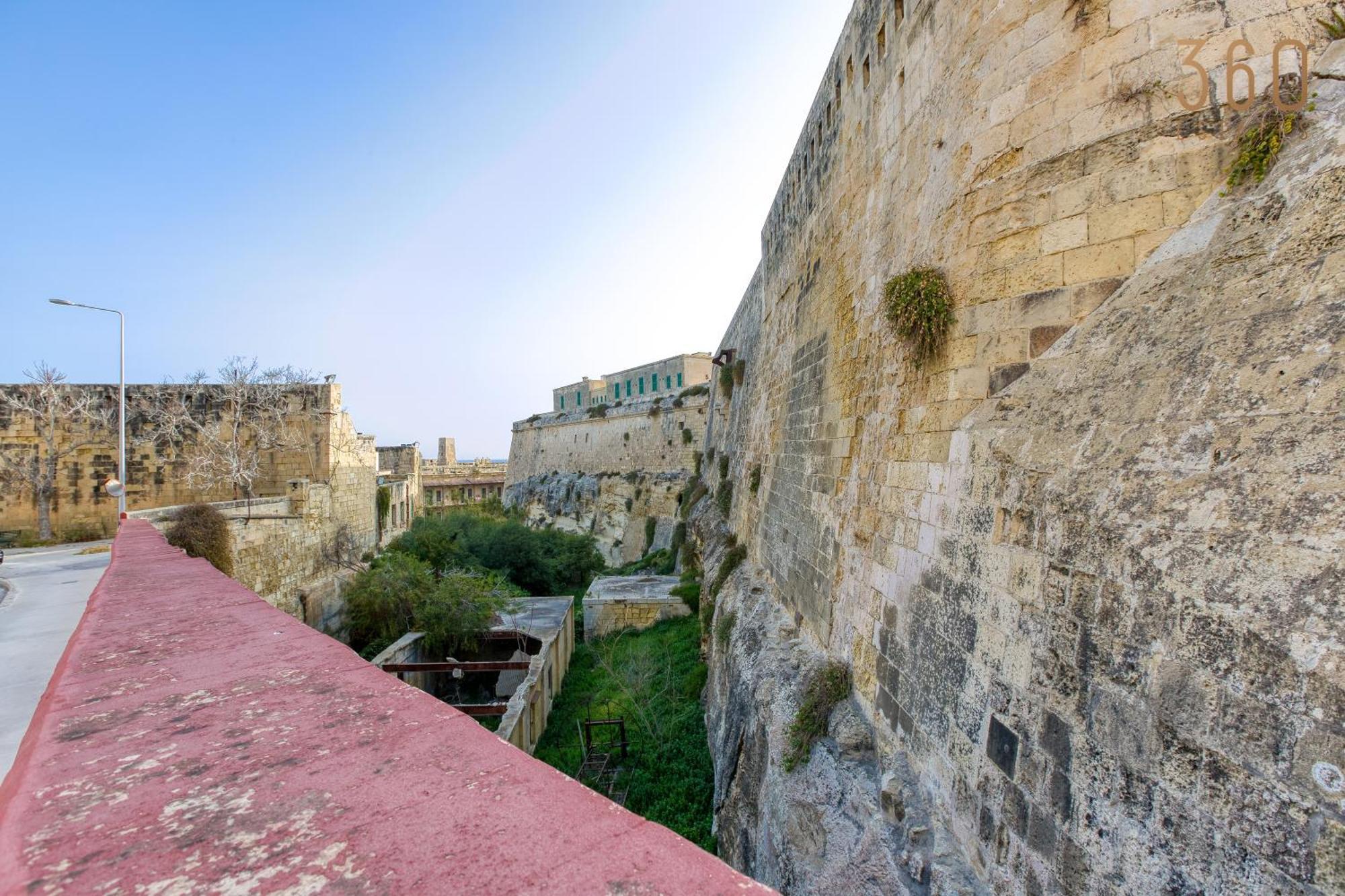 Comfortable 1Br Home With Maltese Balcony In Valletta By 360 Estates Exterior foto